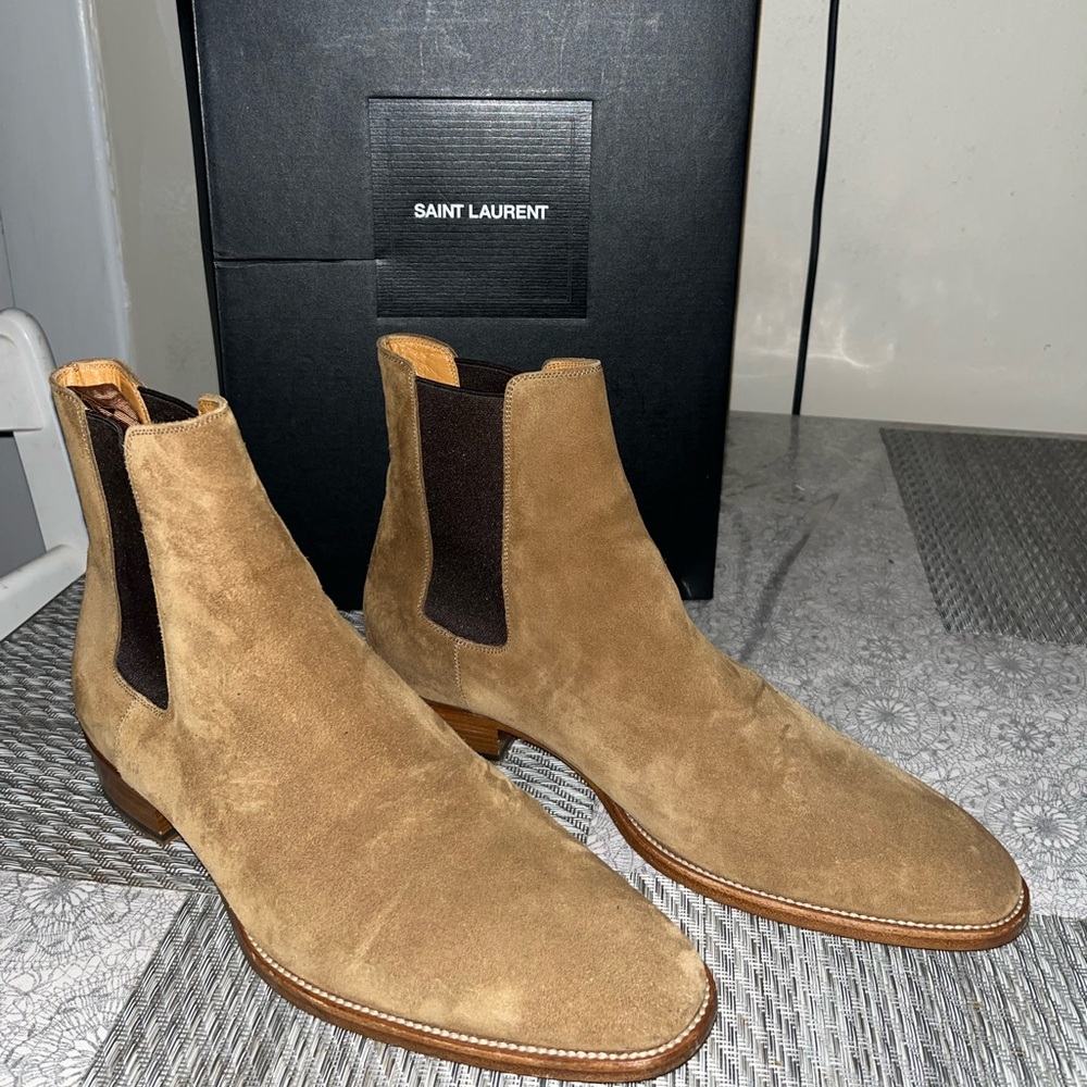 Yves Saint Laurent Wyatt Chelsea Boots